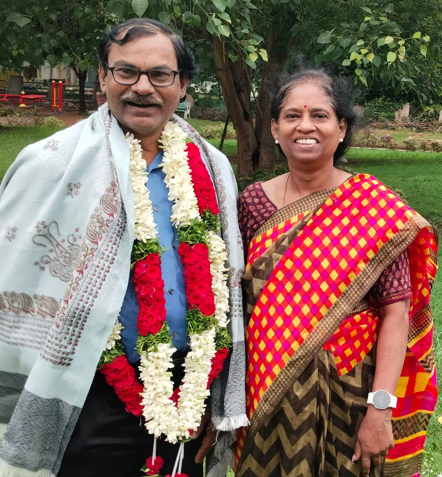 *కనిపెంచిన దైవాలను  కంటికి రెప్పల కాపాడు కోవాలి*  